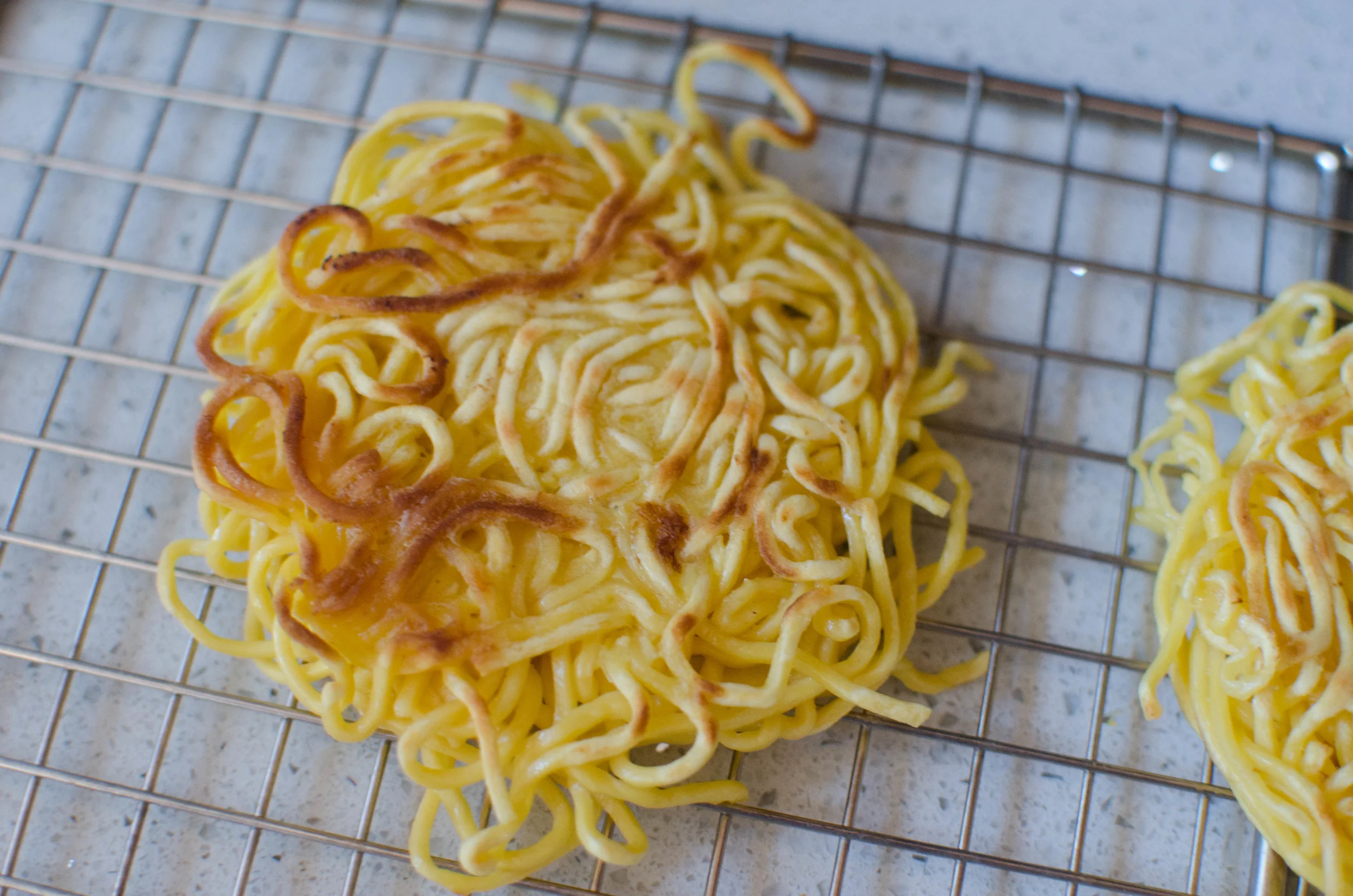   (3) Blanched Noodle with Egg:&nbsp;  The egg in this version gave the bun a cake like texture which was very interesting, but not what I was looking for.  