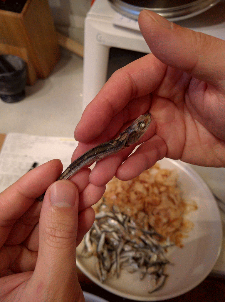Purists remove the head and guts. Pull the head off and pinch the belly to remove its black entrails.&nbsp;
